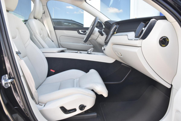 Volvo XC60 T8 AWD TWIN ENG. REZERVACE