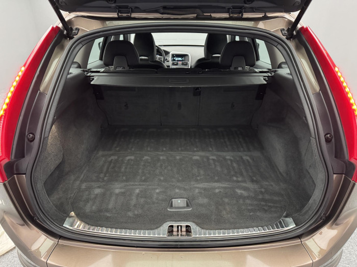 Volvo XC60 D4 MOMENTUM AUT CZ 2.4 d Momentum