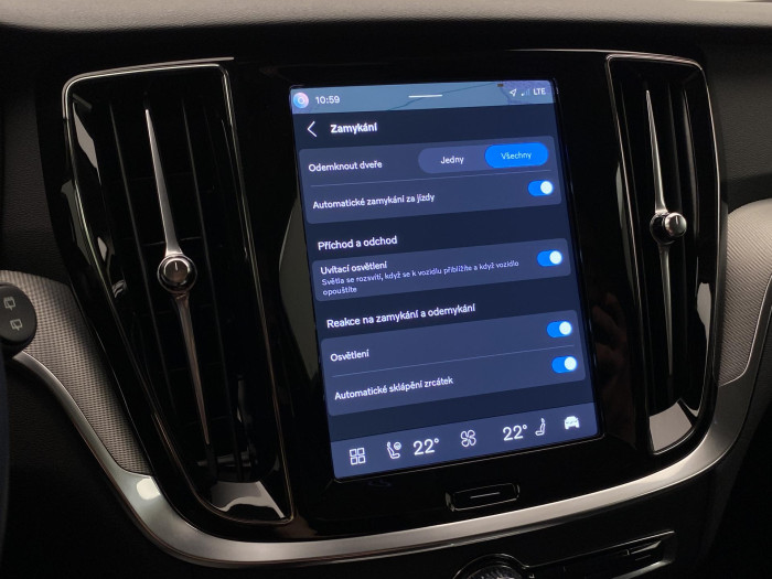 Volvo V60 B4 DARK PLUS AUT CZ