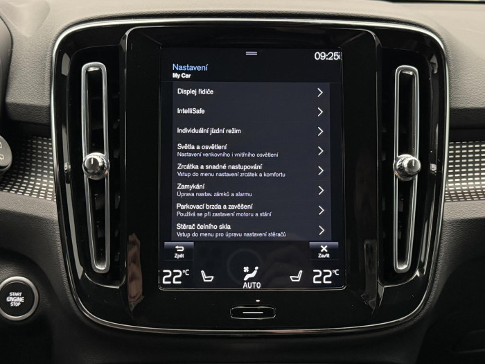 Volvo XC40 T3 R-DESIGN AUT REZERVACE