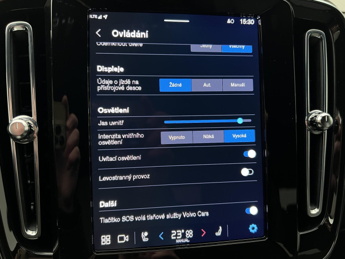 Volvo XC40 B3 PLUS DARK AUT CZ