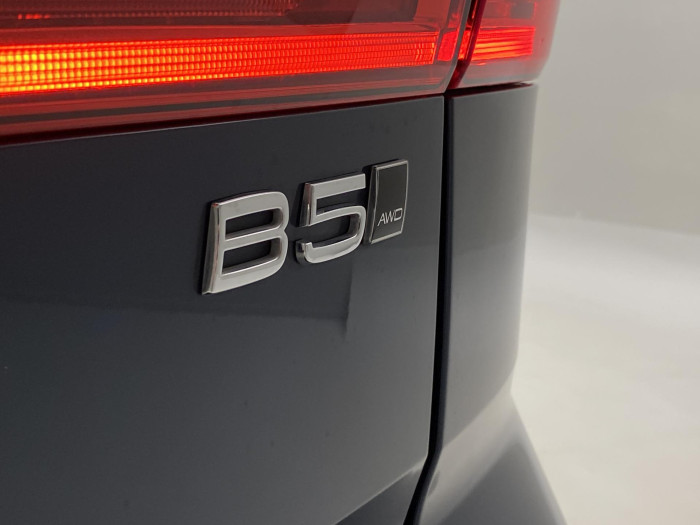 Volvo XC60 B5 AWD DARK PLUS AUT