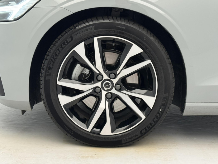 Volvo V60 B4 PLUS DARK CZ 1.maj