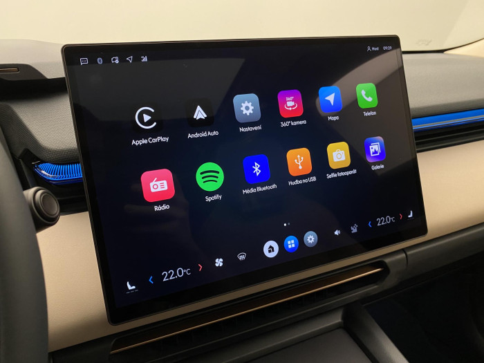 Lynk & Co 08 MORE PHEV