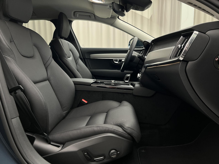 Volvo V90 T6 AWD RECHARGE CORE AUT 1.maj