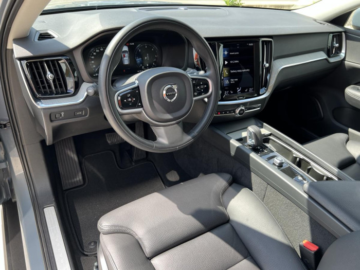 Volvo V60 CROSS COUNTRY B4 AWD Aut 1.maj