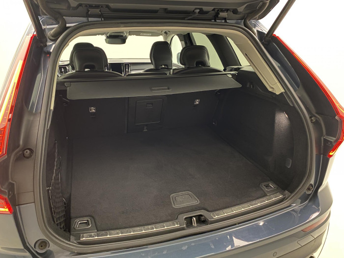 Volvo XC60 D4 MOMENTUM AUT 1.maj 2.0 d Momentum