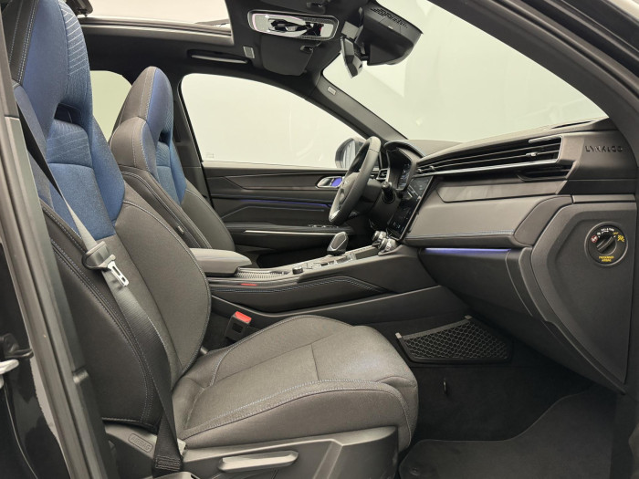 Lynk & Co 01 PHEV DCT AUT 1.maj