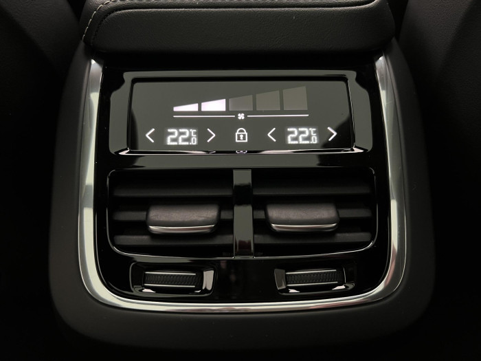 Volvo XC60 B5 AWD R-DESIGN AUT