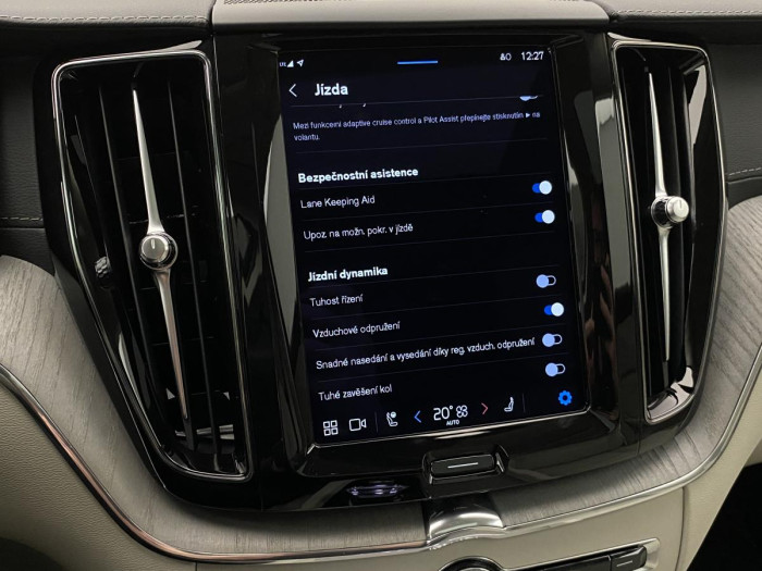 Volvo XC60 B5 AWD ULTIMATE AUT REZERVACE