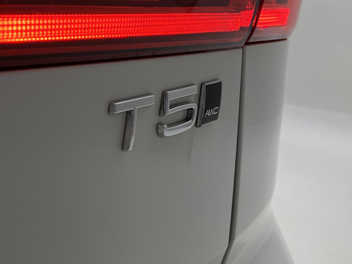 Volvo XC60 T5 AWD MOMENTUM AUT CZ 2.0 Momentum