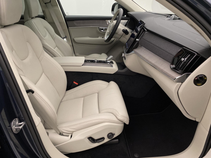 Volvo XC90 T8 AWD RECHARGE DARK ULTRA 7m