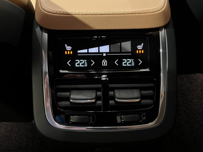 Volvo XC90 T8 AWD AUT  PLUS 7-míst 2.0 Plus