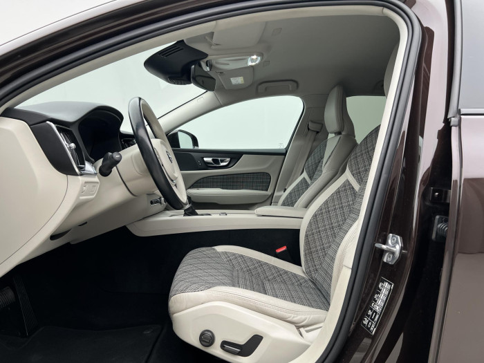 Volvo V60 CC D4 AWD AUT CZ 2.0 d CC CC