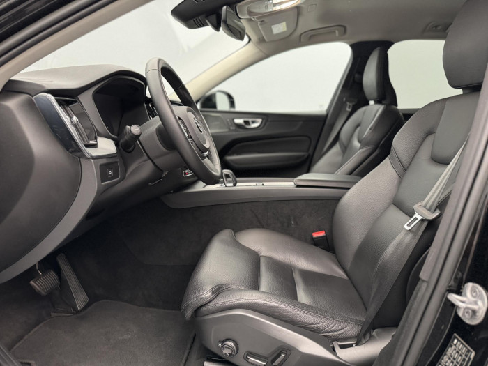 Volvo XC60 B4 AWD PLUS DARK AUT