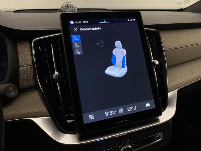 Volvo XC90 T8 AWD RECHARGE REZERVACE