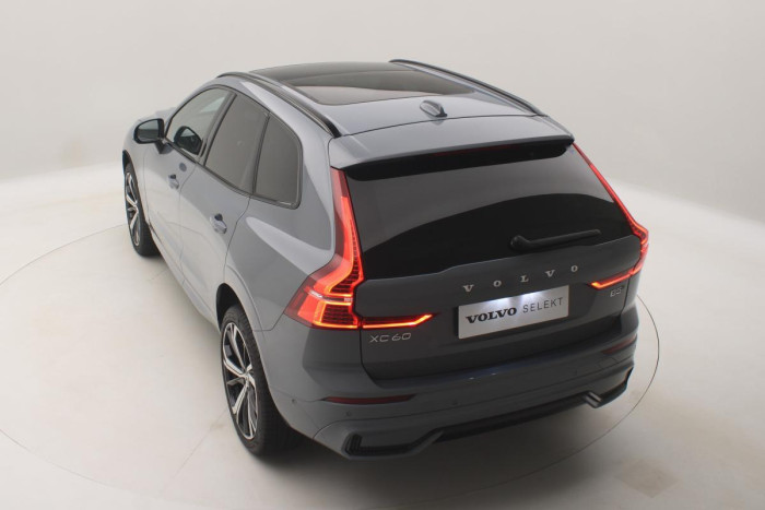 Volvo XC60 B5 AWD ULTIMATE AUT REZERVACE