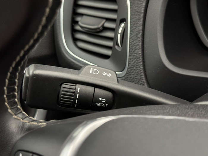 Volvo V40 T3 R-DESIGN AUT