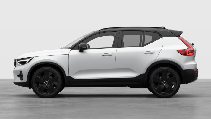 Volvo XC40 B3 AUT PLUS BLACK EDITION