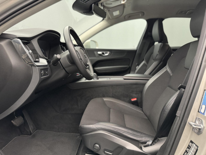 Volvo XC60 B4 MOMENTUM PRO AUT CZ 2.0 Momentum