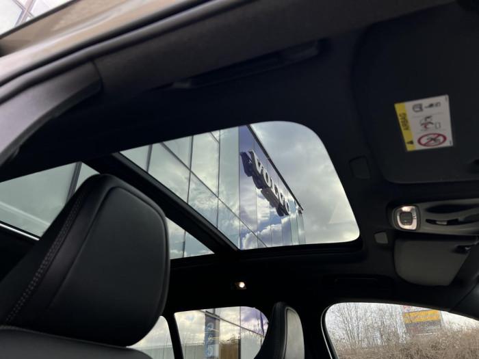 Volvo XC40 B4 AWD R-DESIGN Aut 1.maj.