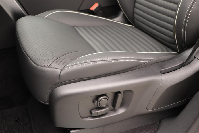 Land Rover Discovery D250 R-DYNAMIC SE REZERVACE 3.0 d Dynamic SE