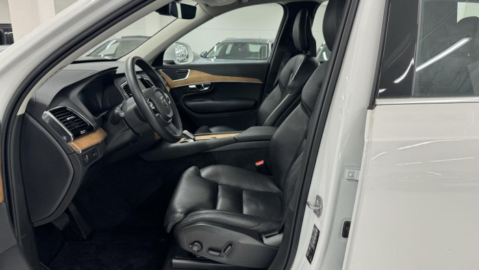 Volvo XC90 B5 AWD INSCRIPTION REZERVACE