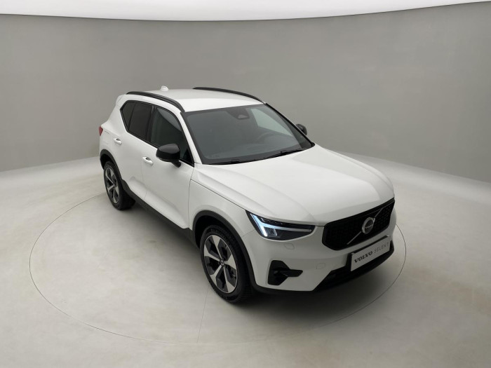 Volvo XC40 B4 PLUS DARK AUT REZERVACE