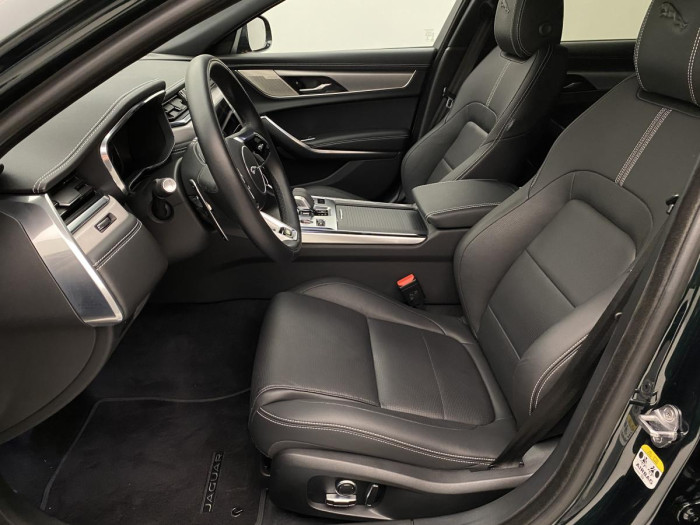 Jaguar XF D200 R-DYNAMIC REZERVACE 2.0 d Dynamic