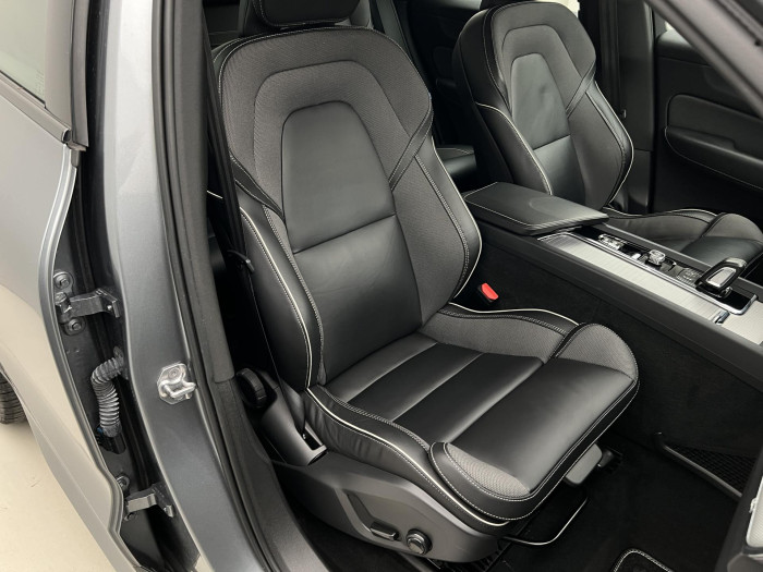 Volvo XC60 B4 R-DESIGN AUT