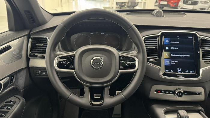 Volvo XC90 T8 AWD R-DESIGN REZERVACE