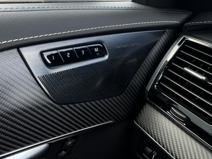 Volvo XC90 B5 AWD R-DESIGN 7MÍSTNÁ Aut