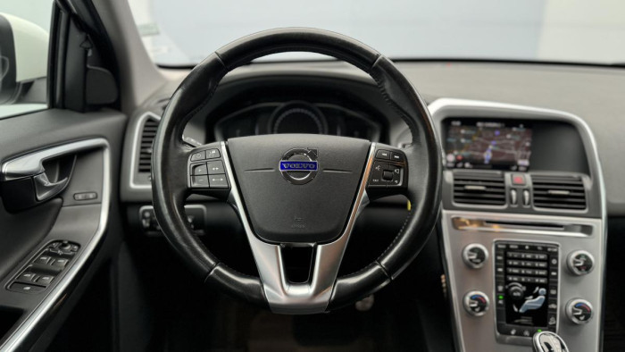 Volvo XC60 D4 AWD MOMENTUM REZERVACE 2.4 d Momentum