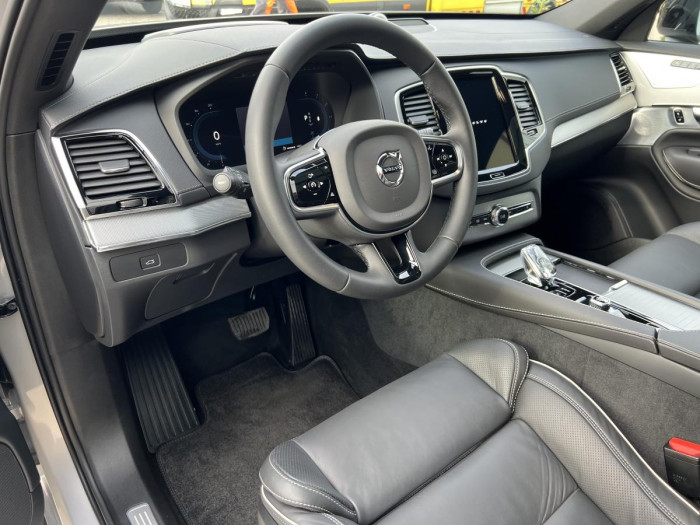 Volvo XC90 B5 AWD ULTIMATE DARK 7MÍSTNÁ