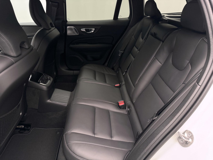 Volvo V60 T6 AWD Plug-in DARK ULTRA