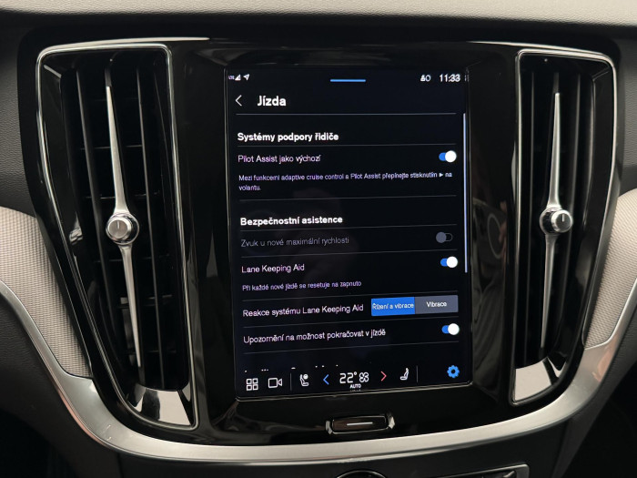 Volvo V60 B4 PLUS DARK 1.maj