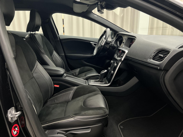 Volvo V40 D3 MOMENTUM AUT CZ 2.0 d Momentum