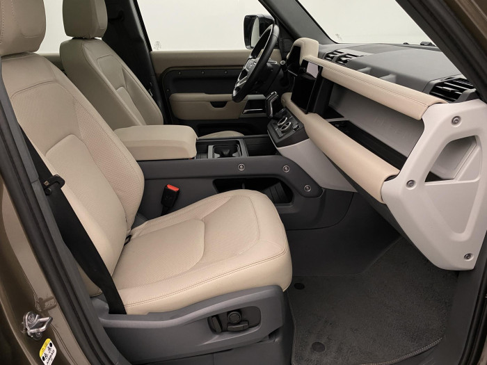 Land Rover Defender D250 AWD SE AUT CZ 3.0 d SE