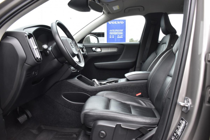 Volvo XC40 D3 INSRIPTION AUT REZERVACE 2.0 d