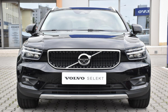 Volvo XC40 B4 AWD MOMENTUM REZERVACE 2.0 Momentum
