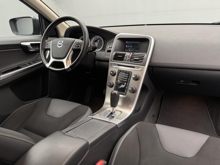 Volvo XC60 D5 AWD MOMENTUM AUT CZ 2.4 d Momentum