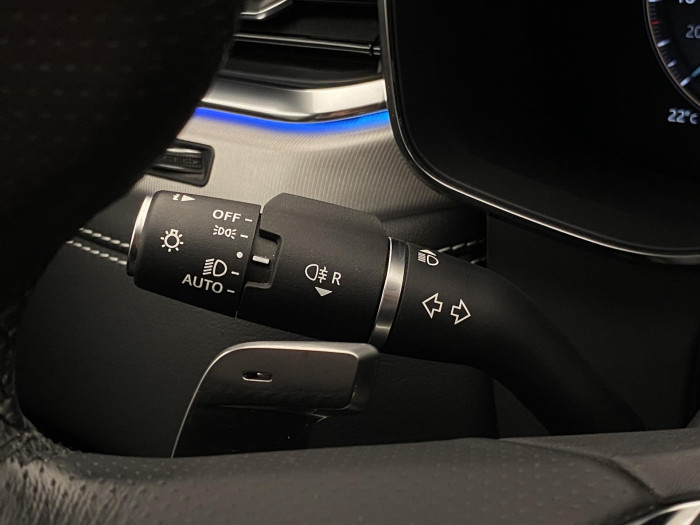 Jaguar F-Pace D200 AWD R-DYNAMIC  REZERVACE 2.0 d Dynamic