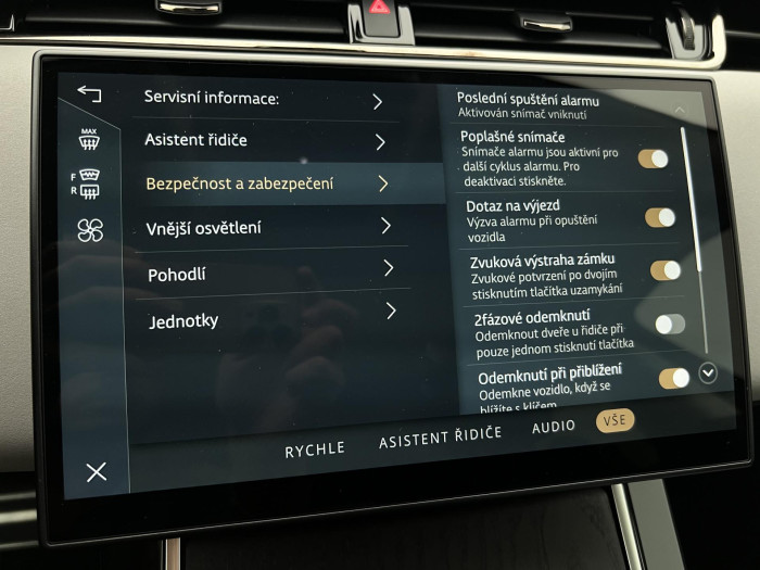 Land Rover Range Rover Evoque P250 DYNAMIC SE AWD AUT CZ 2.0 Dynamic SE