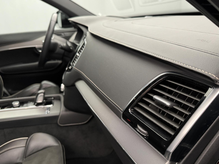 Volvo XC90 B5 AWD R-DESIGN REZERVACE