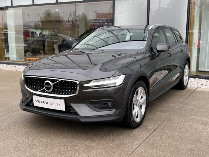 Volvo V60 CROSS COUNTRY B4 AWD REZERVACE