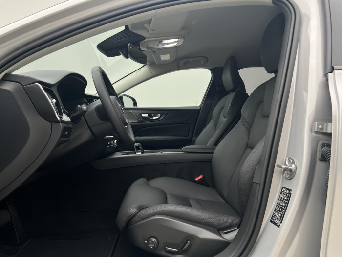 Volvo V60 B4 PLUS DARK AUT 1.maj.