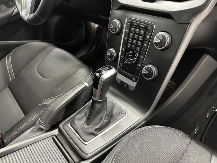 Volvo V40 T2 BLACK EDITION REZERVACE 2.0 Edition