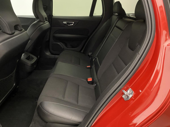 Volvo V60 B4 MOMENTUM AUT REZERVACE 2.0 Momentum