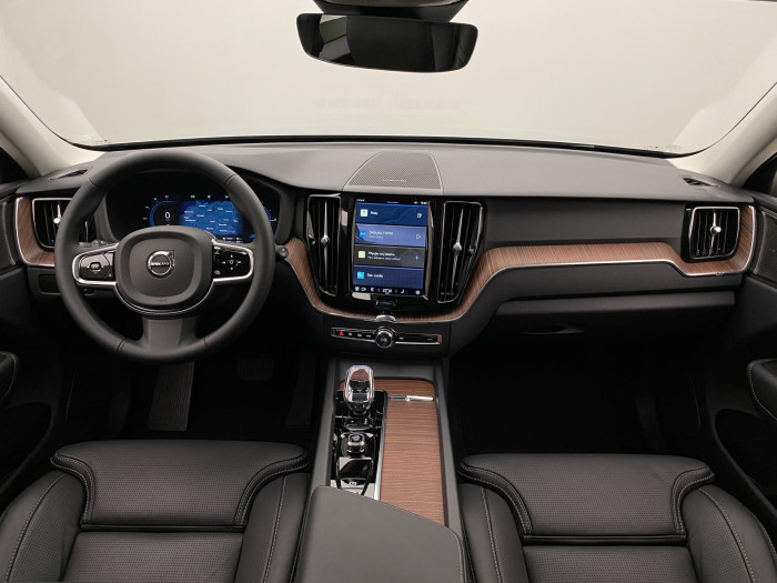 Volvo XC60 T6 AWD PLUS DARK REZERVACE