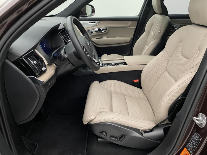 Volvo XC90 T8 AWD RECHARGE REZERVACE